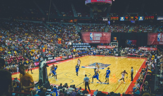 湖人队探索交易可能，与奇才队商讨库兹马回归，引发球迷热议